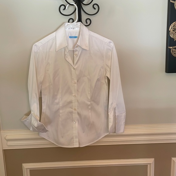 J. McLaughlin white button down top with satin collar and cuffs. Size 0. - Picture 1 of 7